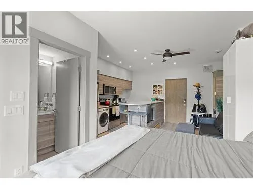 Furnished Studio Condo with Gym & Pool near Vernon Hospital